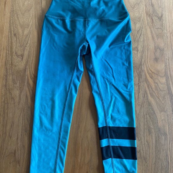 Cropped Alo Leggings - Picture 1 of 2